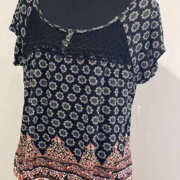 Bobbie Brooks L Like New Black Patterned/Crochet 100% Rayon Blouse 309 - Picture 3 of 5